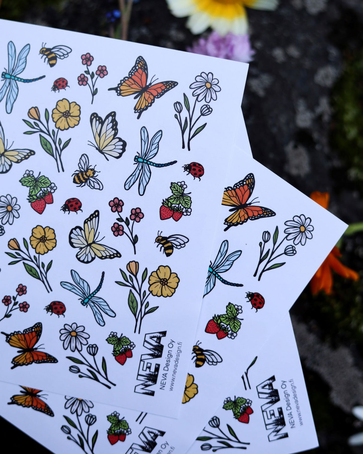 Niityllä -tarra-arkki